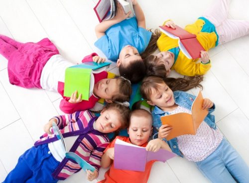 group-of-preschoolers-reading-resize-e1470234921750